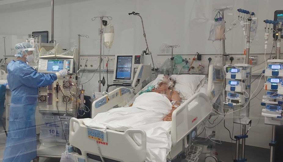 feature-theo-The-mortality-data-in-Cyprus-is-very-encouraging-for-vaccination-but-is-widely-di...jpg