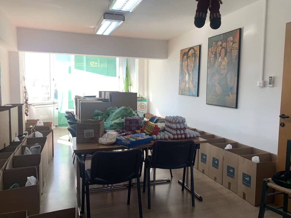 Greens-gifts-for-needy-960x720.jpg