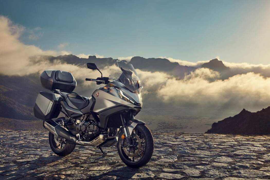 HONDA-NT1100-2.jpg