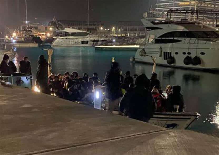 migrants-in-AN-marina.jpg