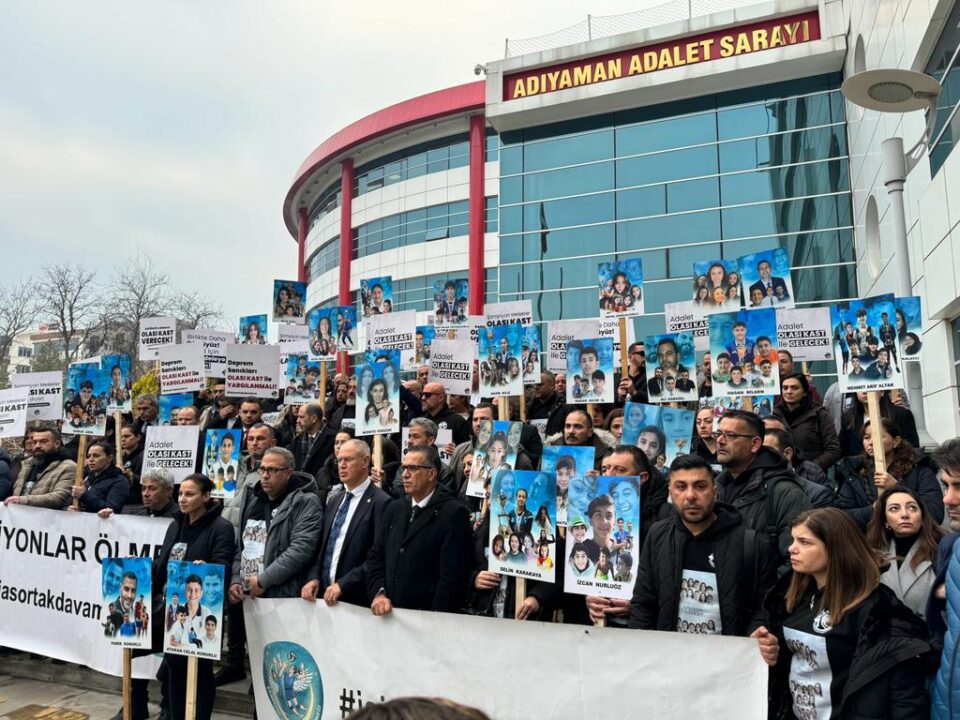 Photo-of-TCs-outside-Turkey-courthouse-TAK-960x720.jpg