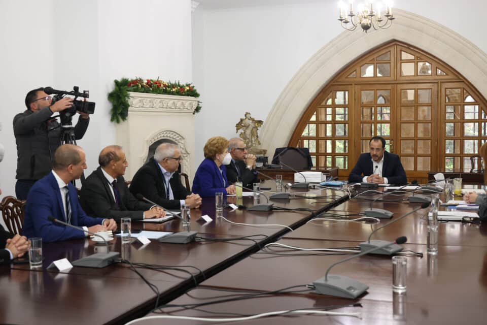 Prez-Board-of-Directors-of-Bank-of-Cyprus-Oncology-Centre-960x640.jpg