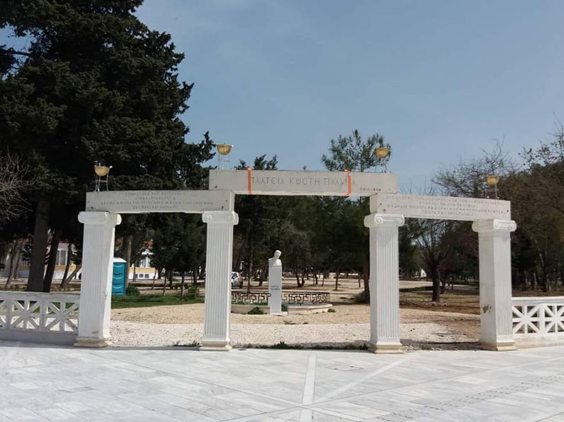The-contentious-Paphos-town-hall-gardens-1.jpg
